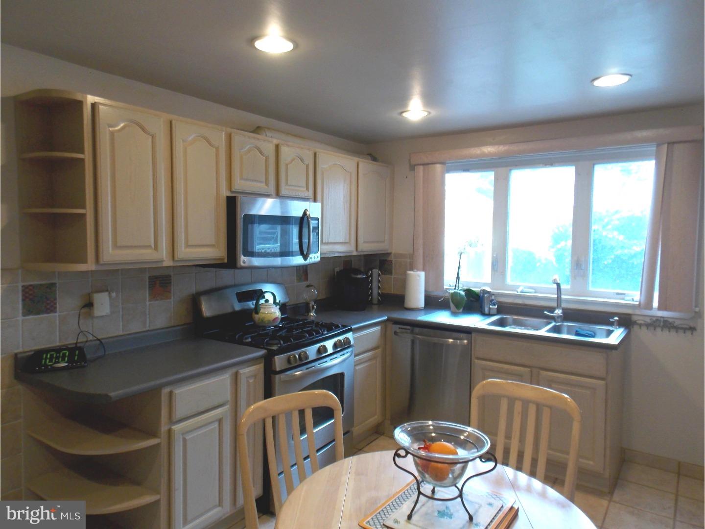 9739 Chapel Road Philadelphia, PA 19115 - Photo 6 of 15