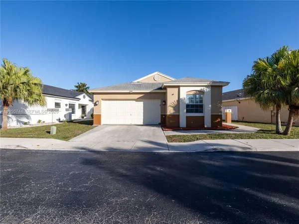 $3,300 | 200 West Riverbend Drive, Sunrise, FL 33326