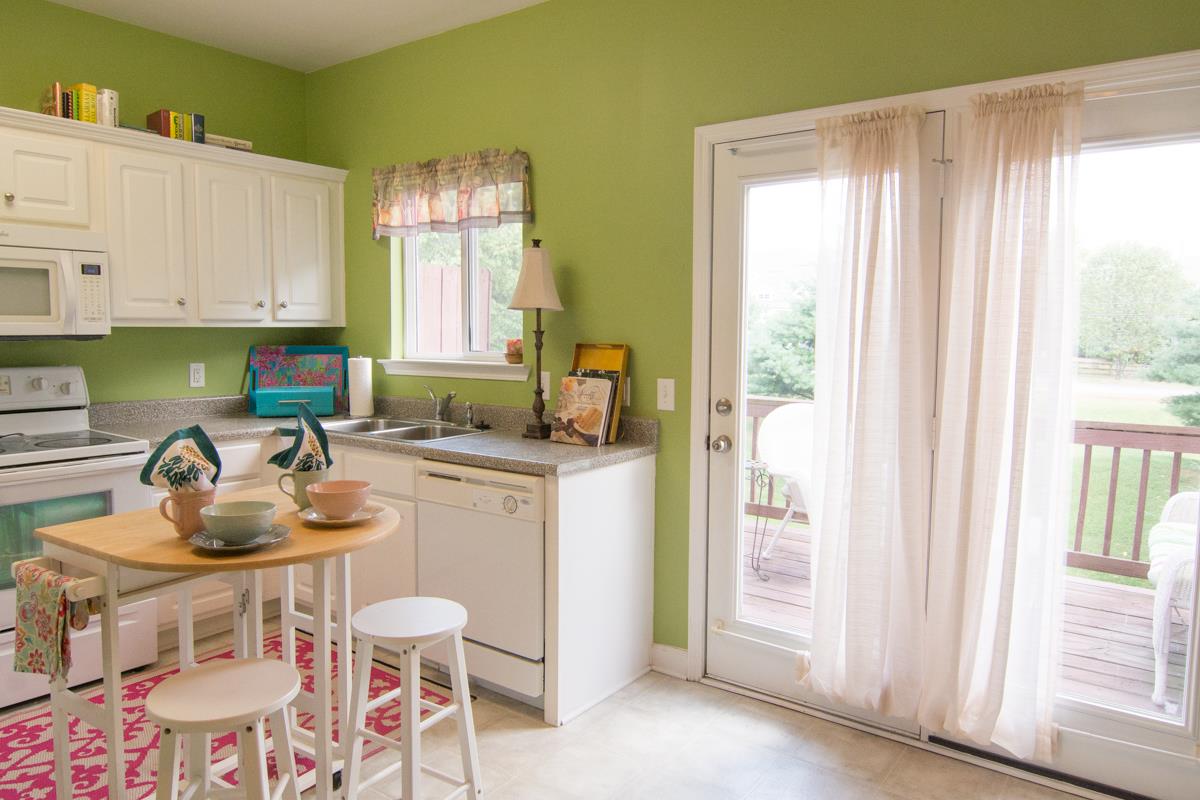 3535 Bell Road, Unit 705 Nashville, TN 37214 - Photo 11 of 20 a kitchen with a stove a table and chairs