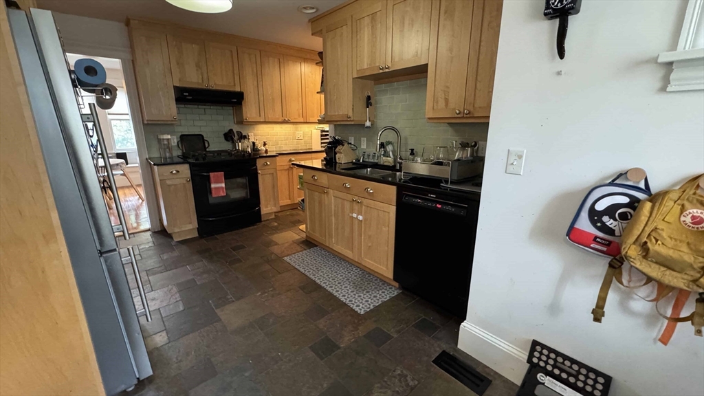 155 Prospect Street Northampton, MA 01060 - Photo 4 of 30