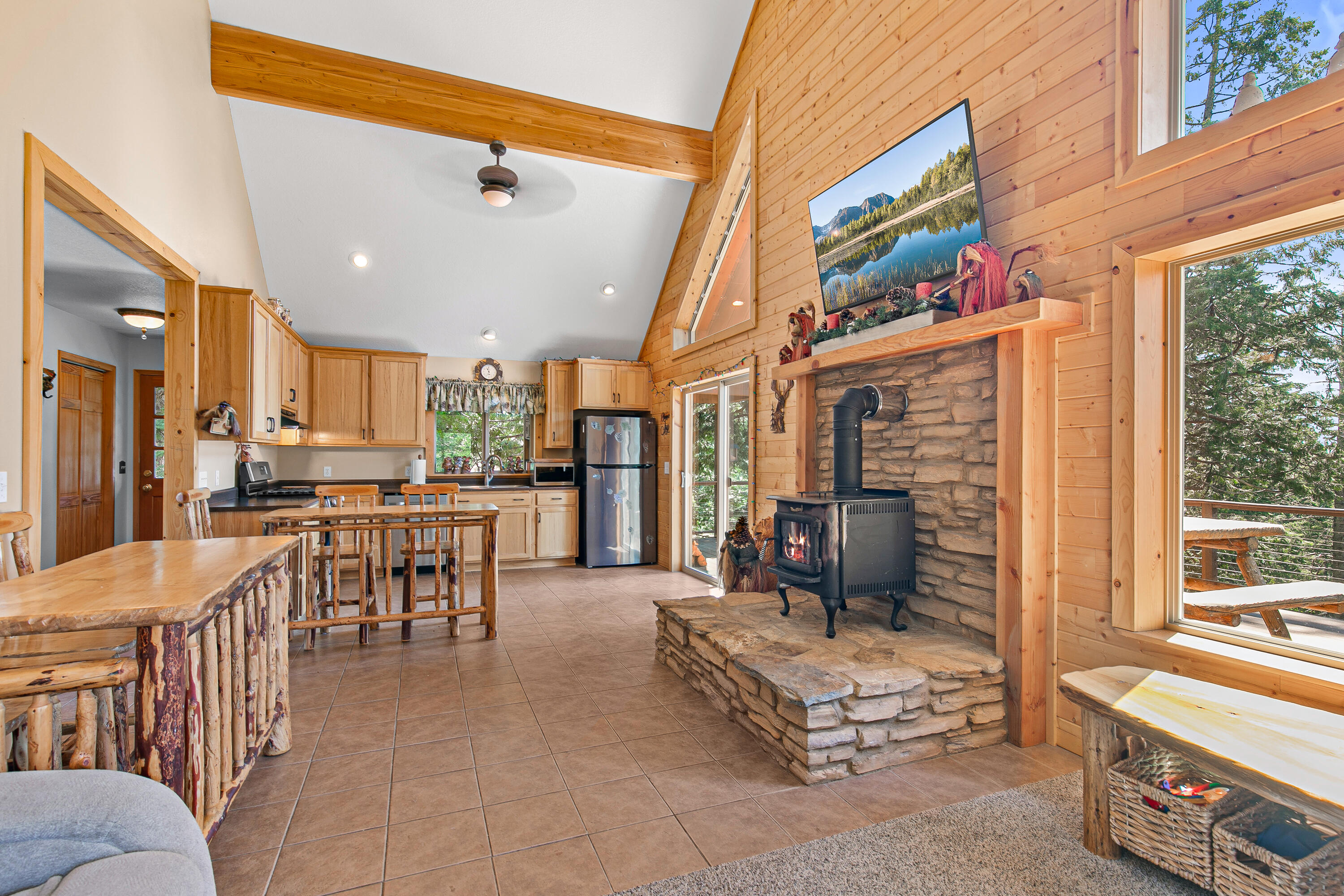 2042 Hyatt Prairie Road Ashland, OR 97520 - Photo 14 of 45 Gallery Image 14
