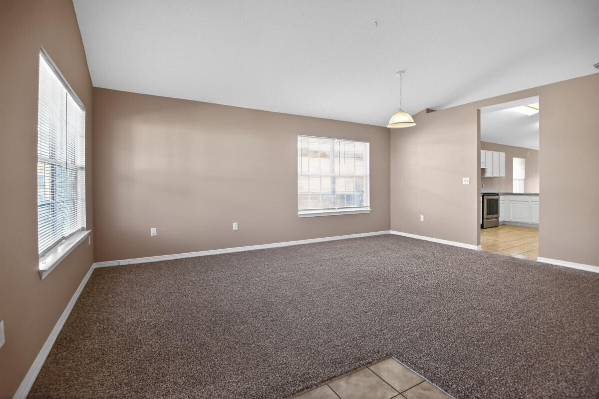 4654 Sunsail Circle Destin, FL 32541 - Photo 10 of 22 an empty room with windows and closet