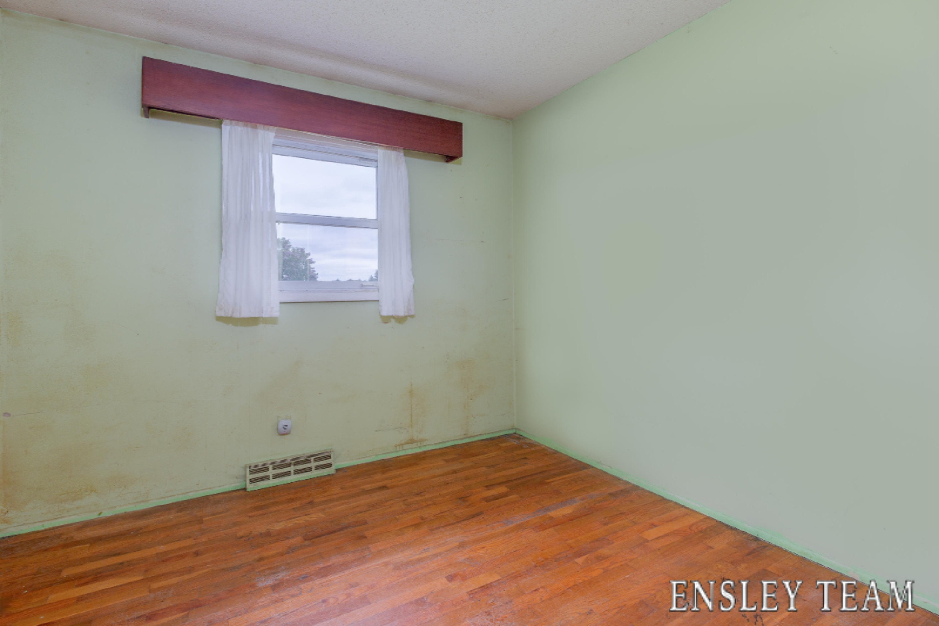1233 Waldron Road South Crystal, MI 48818 - Photo 16 of 19 Ensley Team-1233 Waldron Rd Crystal-17