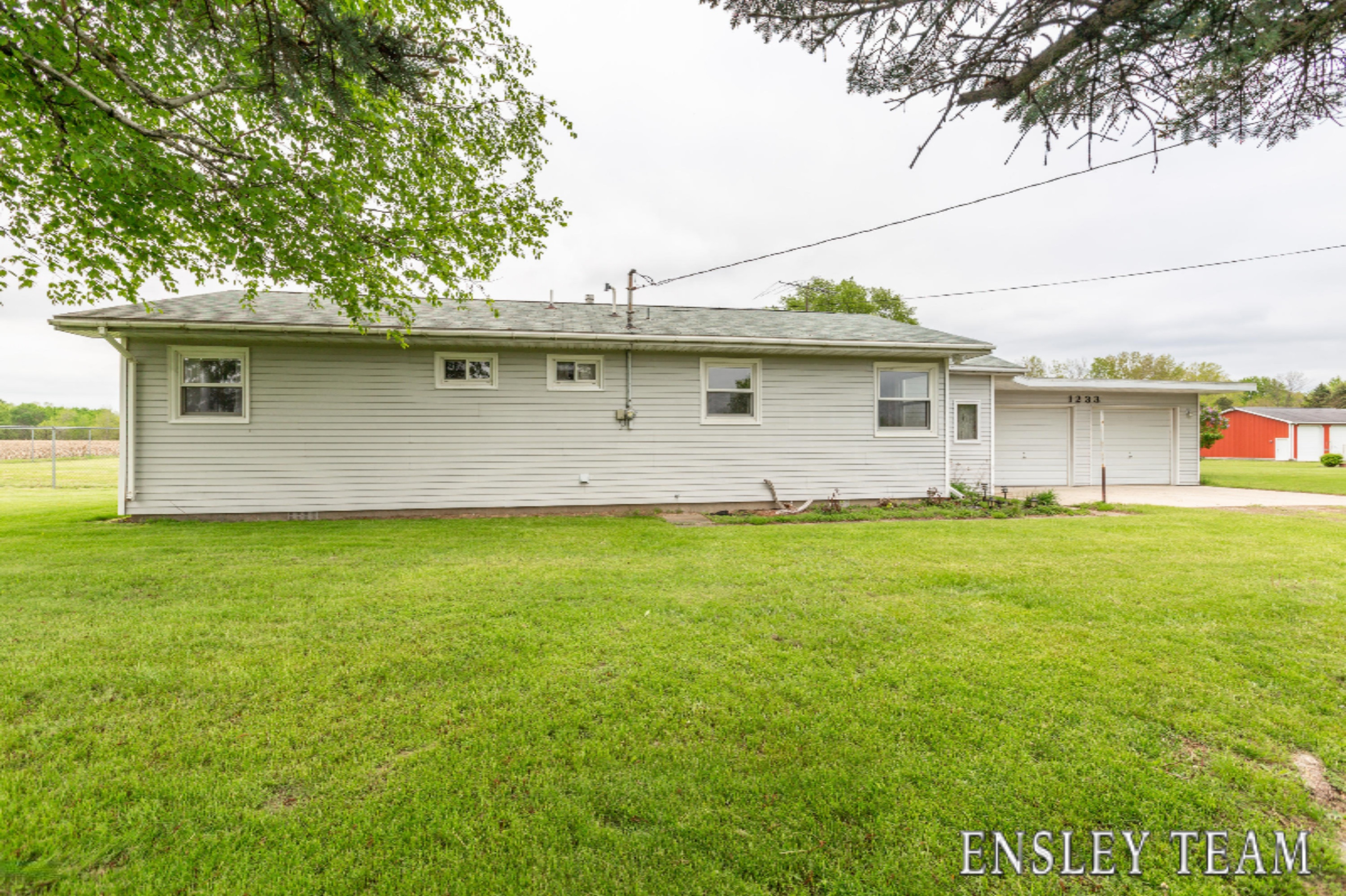 1233 Waldron Road South Crystal, MI 48818 - Photo 3 of 19 Ensley Team-1233 Waldron Rd Crystal-2