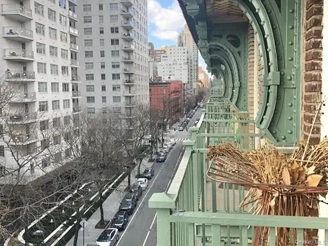 a view of a multi story building