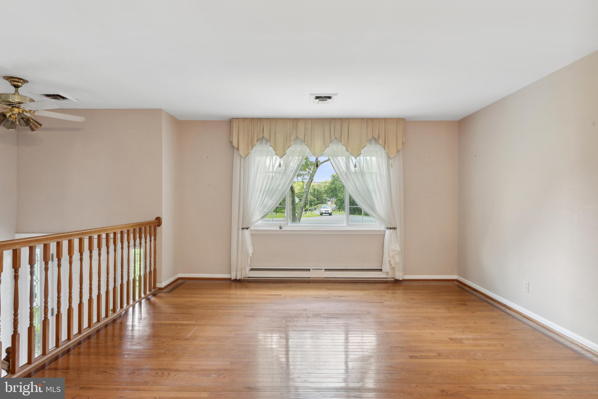 662 Hope Road Stafford, VA 22554 - Photo 12 of 40 Living Room