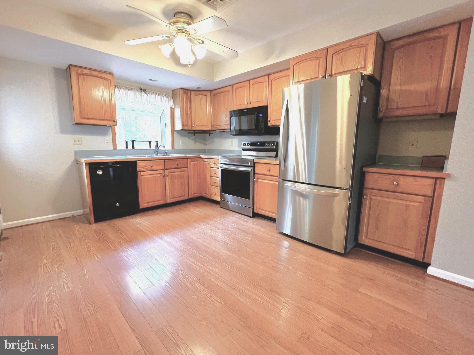 662 Hope Road Stafford, VA 22554 - Photo 14 of 40 Kitchen with new appliances