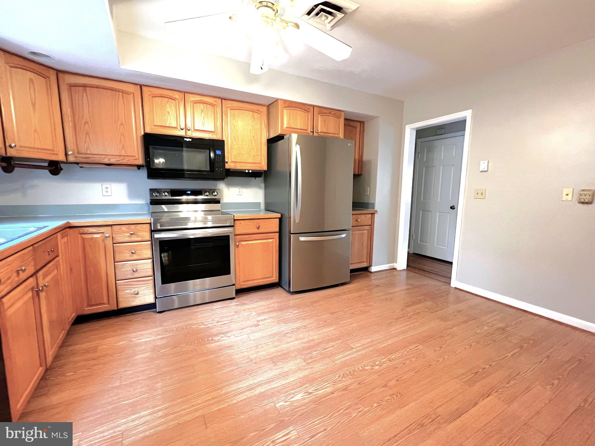 662 Hope Road Stafford, VA 22554 - Photo 6 of 40 Kitchen with new appliances