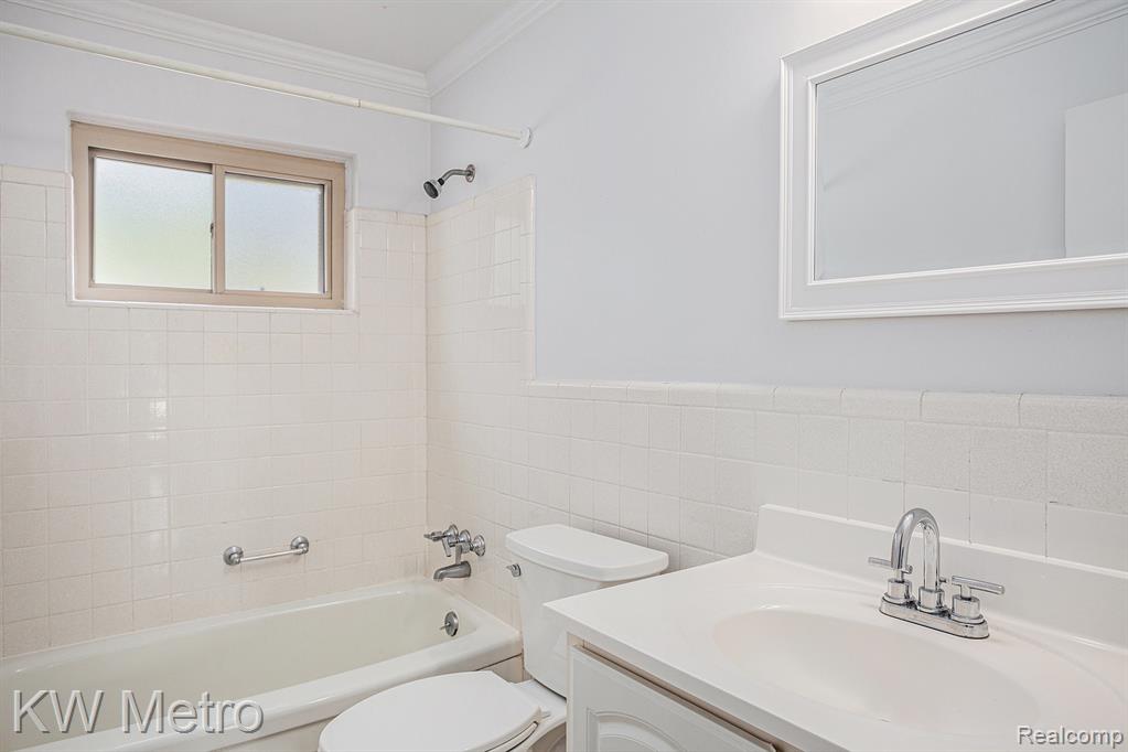 2859 East Maple Road, Unit 3 Birmingham, MI 48009 - Photo 8 of 15