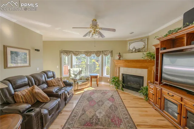 a bathroom with a toilet