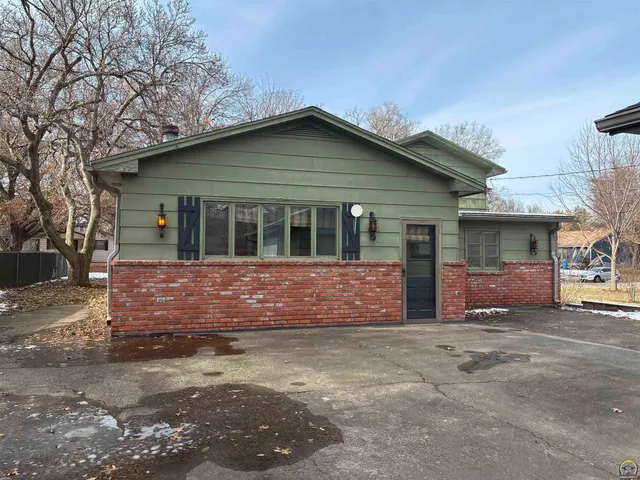 $135,000 | 430 Northeast Wabash Avenue, Topeka, KS 66616