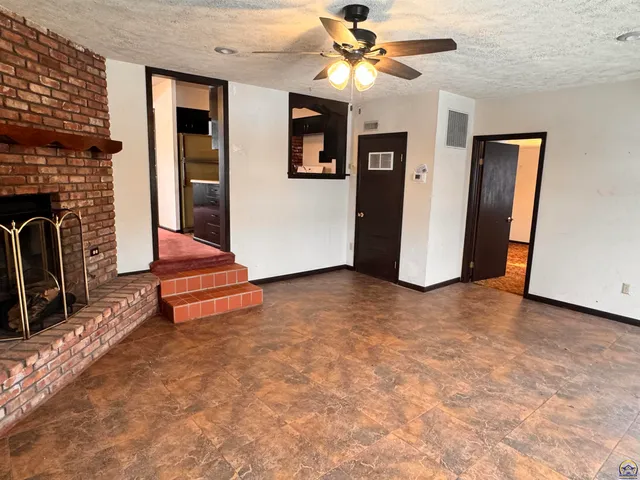 $135,000 | 430 Northeast Wabash Avenue, Topeka, KS 66616