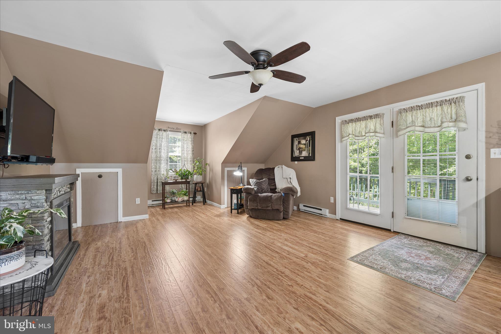 8354 Mountain Laurel Road Boonsboro, MD 21713 - Photo 34 of 91 Living Room