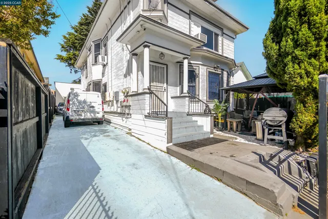 $720,000 | 2510 East 21st Street, Oakland, CA 94601