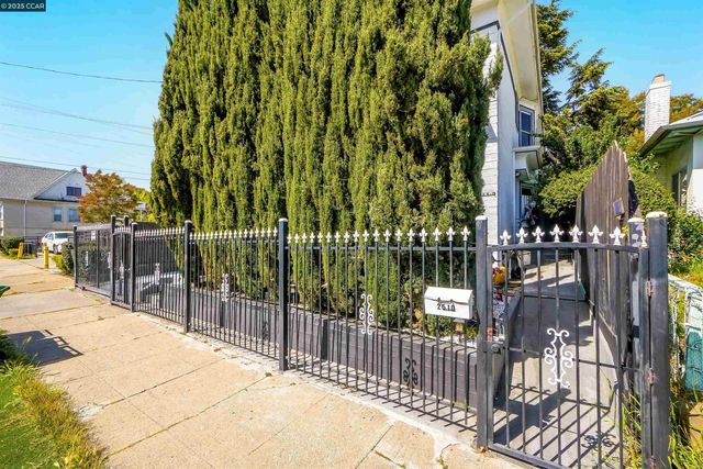 $675,000 | 2510 East 21st Street, Oakland, CA 94601