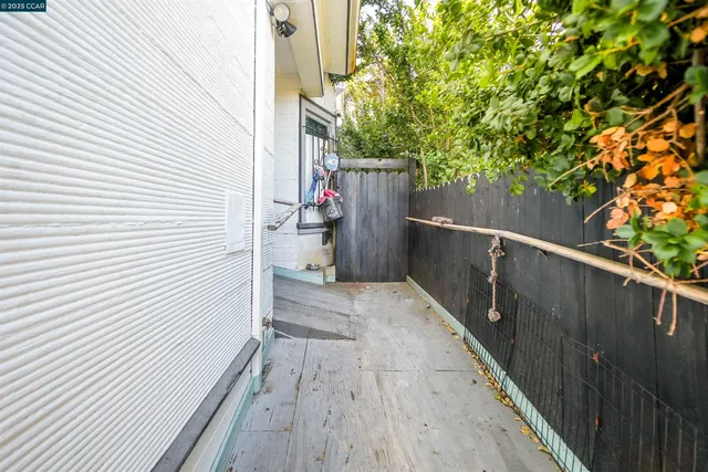 $720,000 | 2510 East 21st Street, Oakland, CA 94601