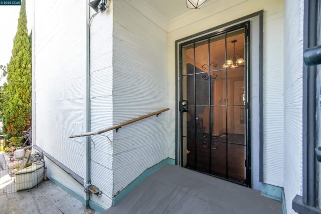 $675,000 | 2510 East 21st Street, Oakland, CA 94601