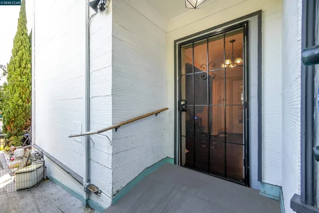 $720,000 | 2510 East 21st Street, Oakland, CA 94601