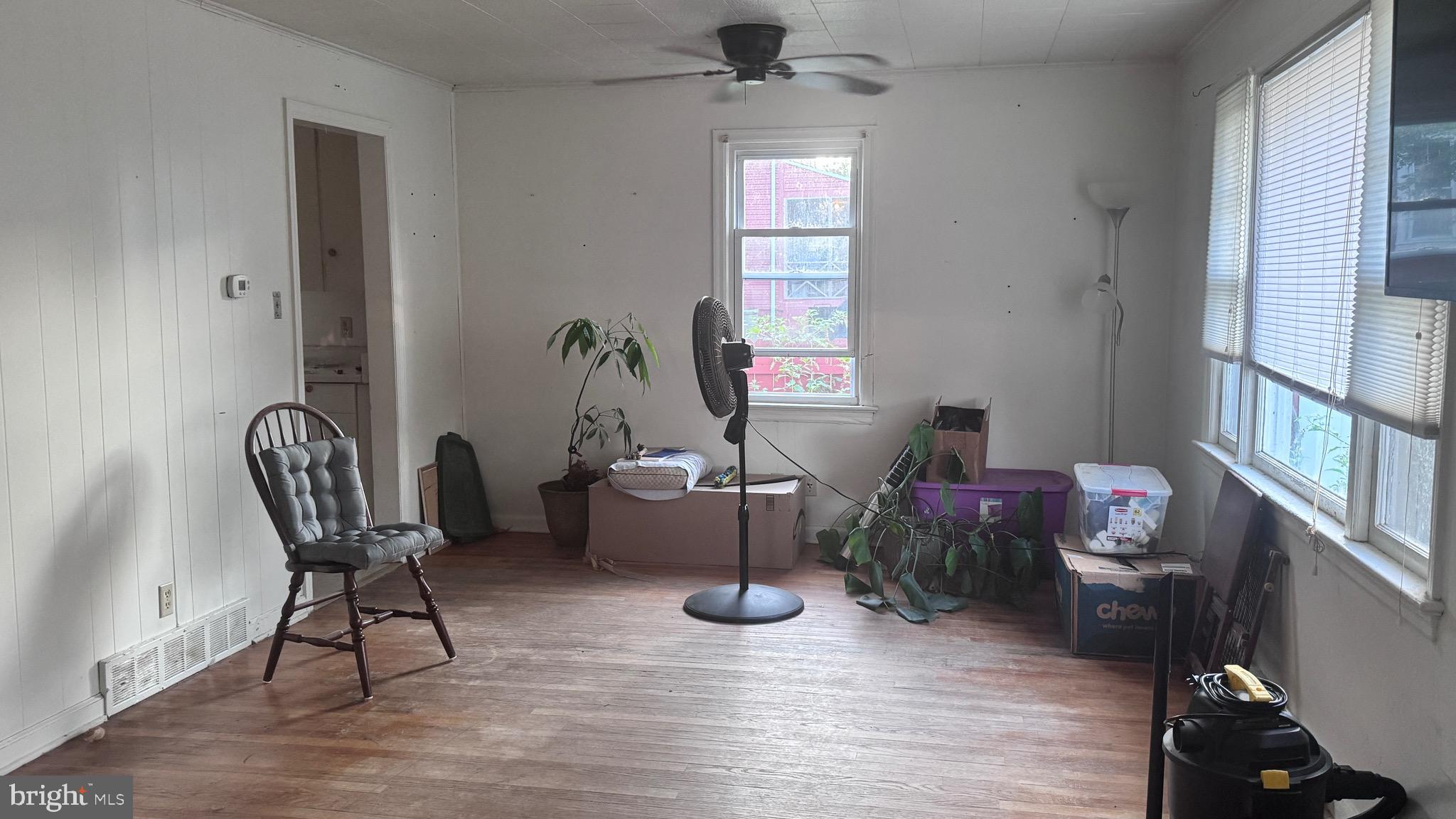 1 Simpson Lane Carneys Point, NJ 08069 - Photo 2 of 10 Living room