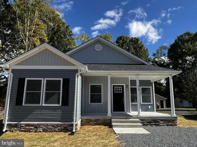 $2,195 | 38 Meadow View Lane, Colonial Beach, VA 22443