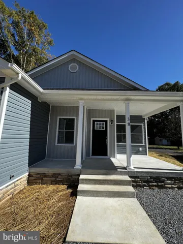 $2,195 | 38 Meadow View Lane, Colonial Beach, VA 22443