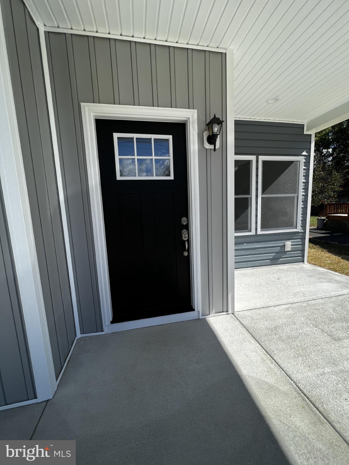 38 Meadow View Lane Colonial Beach, VA 22443 - Photo 7 of 44 Charming entryway with modern appeal.