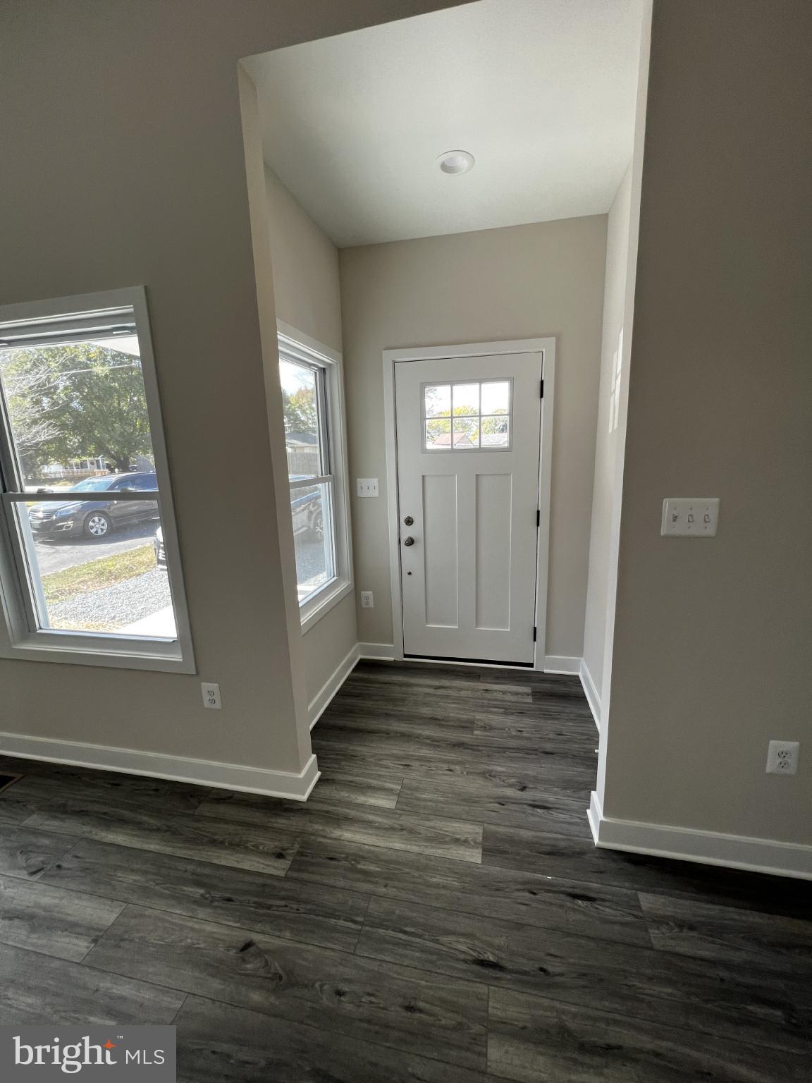 38 Meadow View Lane Colonial Beach, VA 22443 - Photo 8 of 44 Welcoming entryway with natural light.