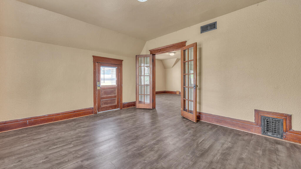 902 South 20th Street, Unit 902A Manitowoc, WI 54220 - Photo 10 of 29 Upper Bedroom 2