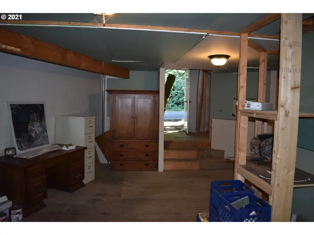 a view of livingroom with furniture