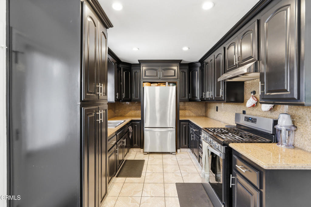 3935 South A Street Oxnard, CA 93033 - Photo 7 of 22