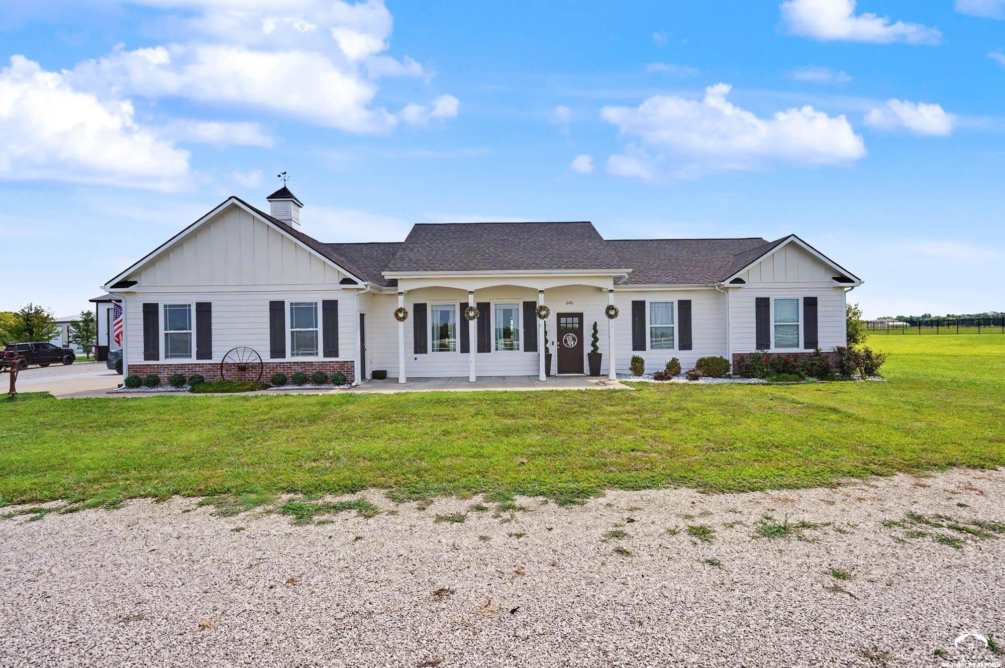676 East 1375 Road Lawrence, KS 66046 - Photo 3 of 48