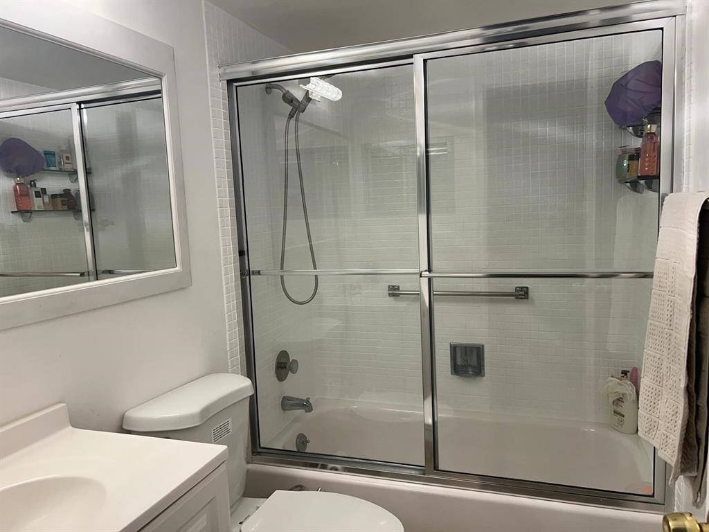 418 Durham, Unit 418 Deerfield Beach, FL 33442 - Photo 11 of 47 a bathroom with a shower and a tub