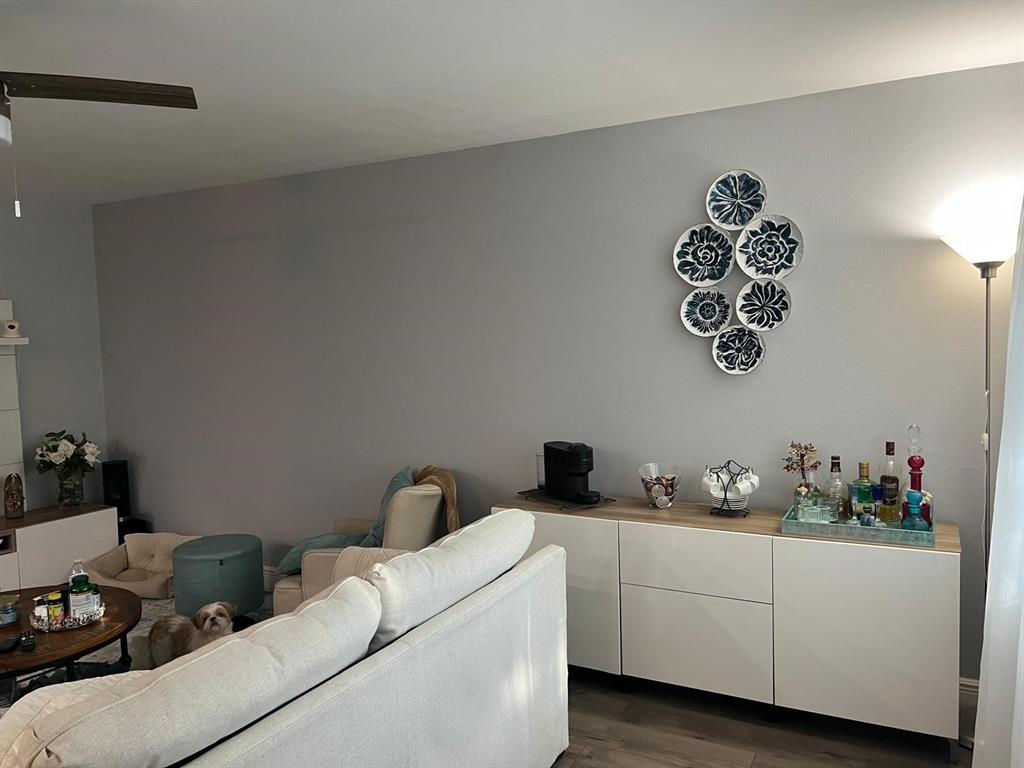 418 Durham, Unit 418 Deerfield Beach, FL 33442 - Photo 5 of 47 a livingroom with a window and furniture