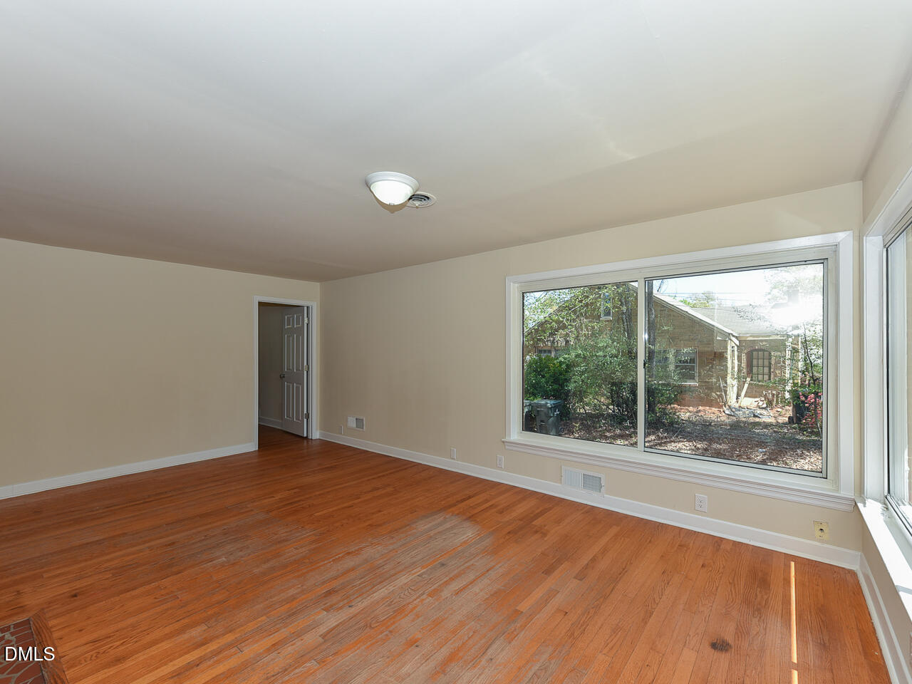 4916 Western Boulevard Raleigh, NC 27606 - Photo 10 of 18 Interior - Livingroom 3 - OK