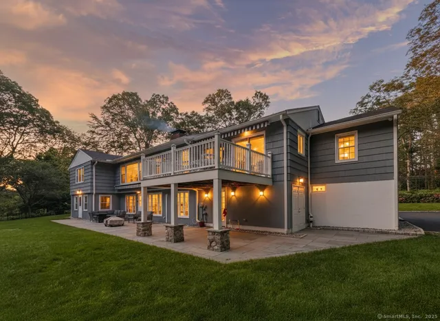 a view of a house with backyard and porch