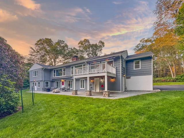 a view of a house with a backyard