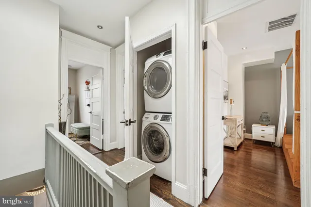 a view of living room washer and dryer