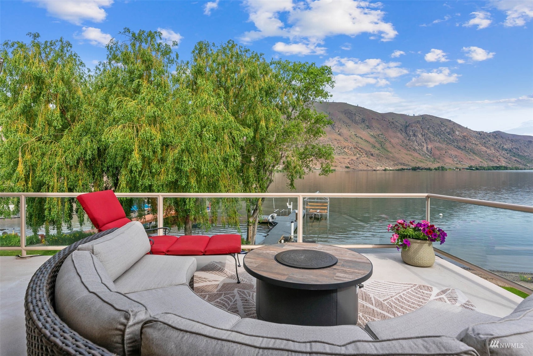 13699 Whitebird Place Orondo, WA 98843 - Photo 5 of 36 a view of a chairs and table in the patio