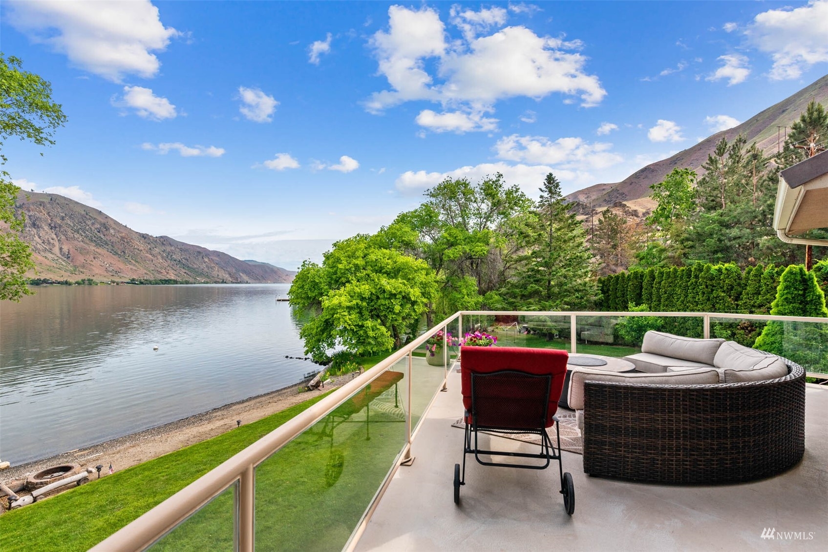13699 Whitebird Place Orondo, WA 98843 - Photo 6 of 36 a sitting area with a bench in front of it
