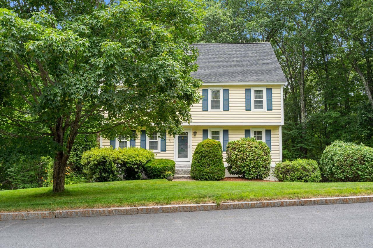 39 Autumn Run Hooksett, NH 03106 - Photo 2 of 38