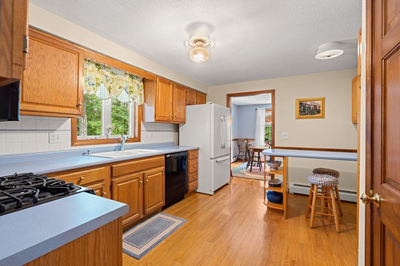 39 Autumn Run Hooksett, NH 03106 - Photo 9 of 38