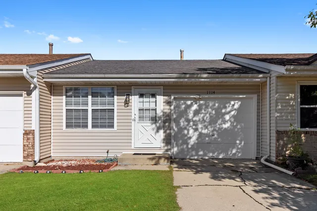 a view of house with yard