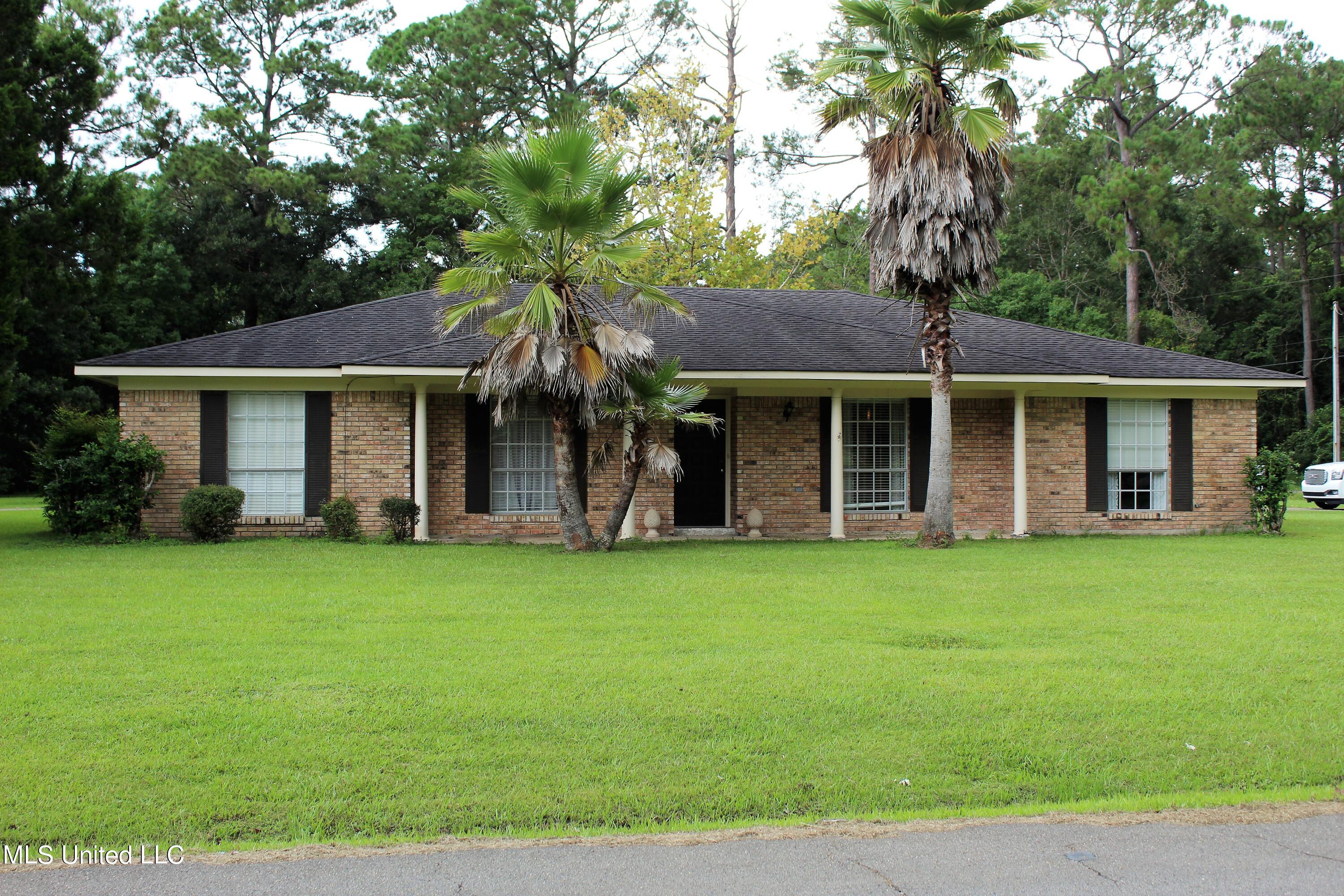 6917 Trehern Street Moss Point, MS 39563 - Photo 3 of 30 IMG_1405