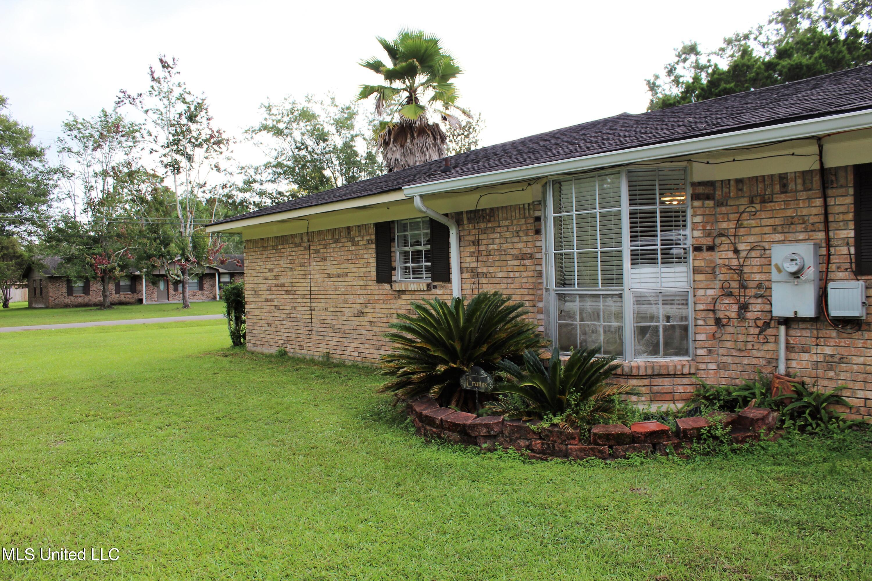 6917 Trehern Street Moss Point, MS 39563 - Photo 5 of 30 IMG_1411
