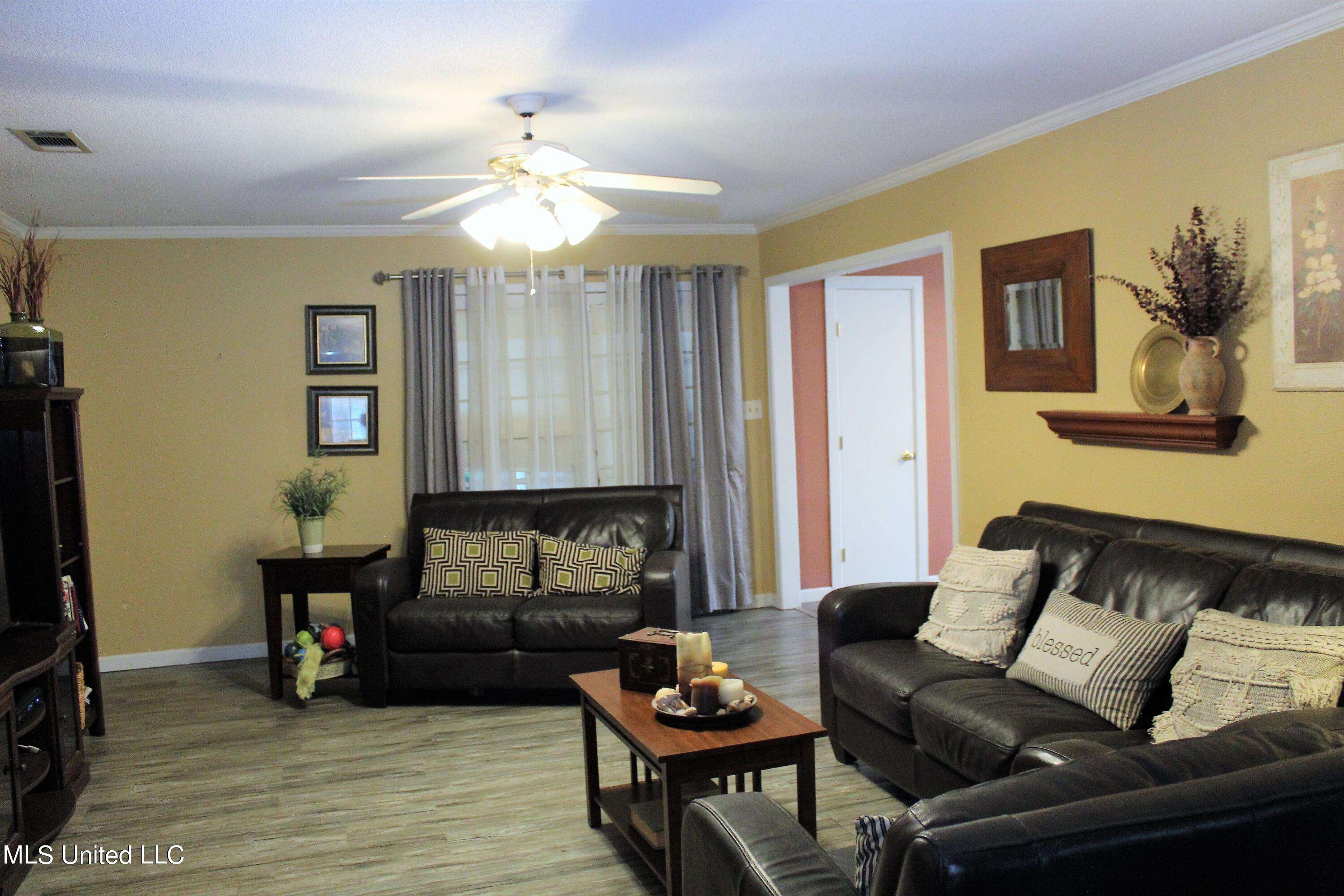 6917 Trehern Street Moss Point, MS 39563 - Photo 6 of 30 IMG_1427