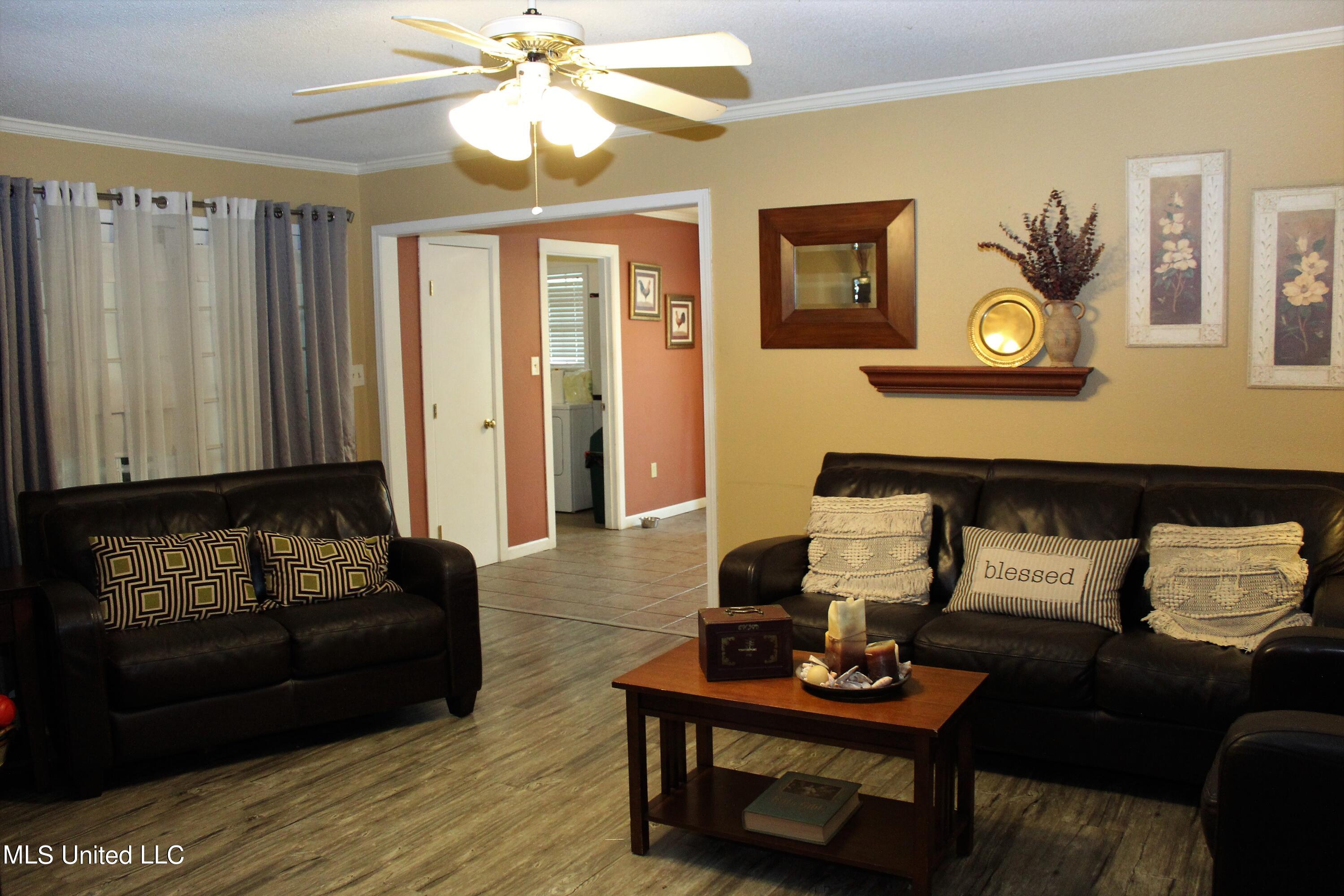 6917 Trehern Street Moss Point, MS 39563 - Photo 7 of 30 IMG_1429