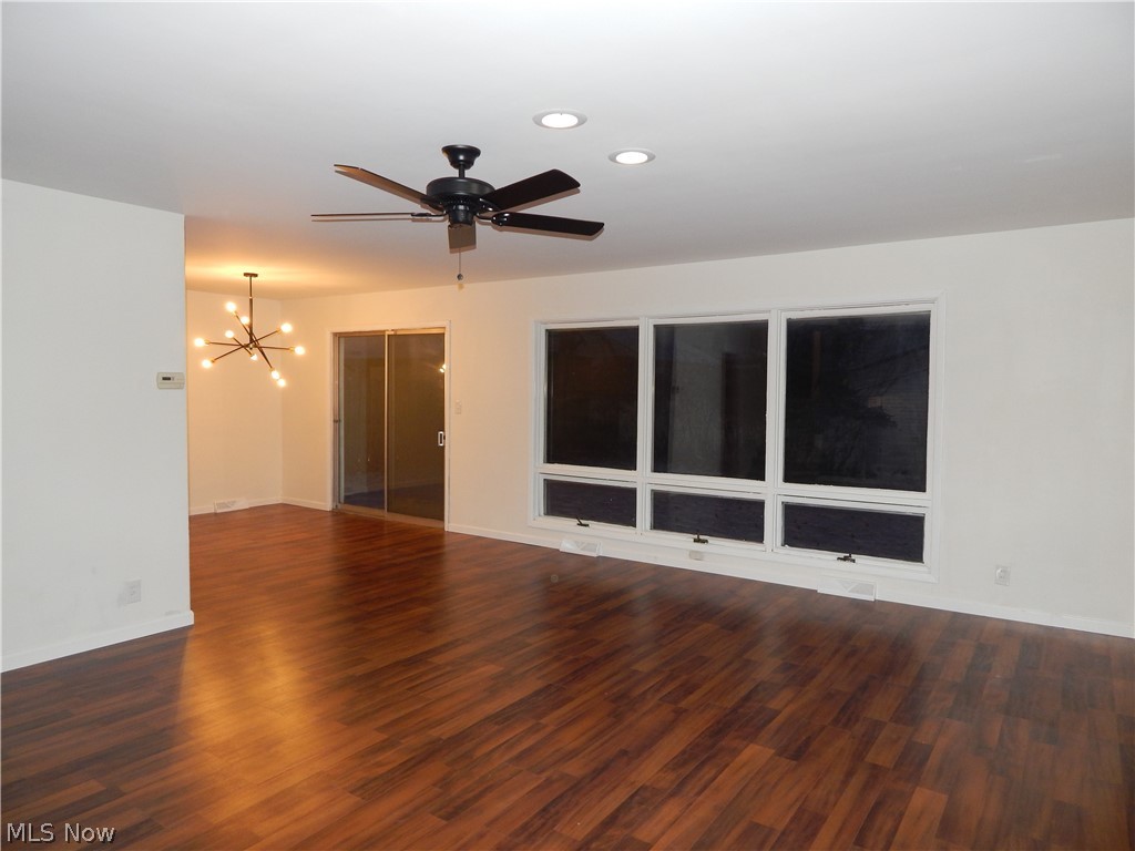 2495 Fenwick Road Cleveland, OH 44118 - Photo 12 of 32