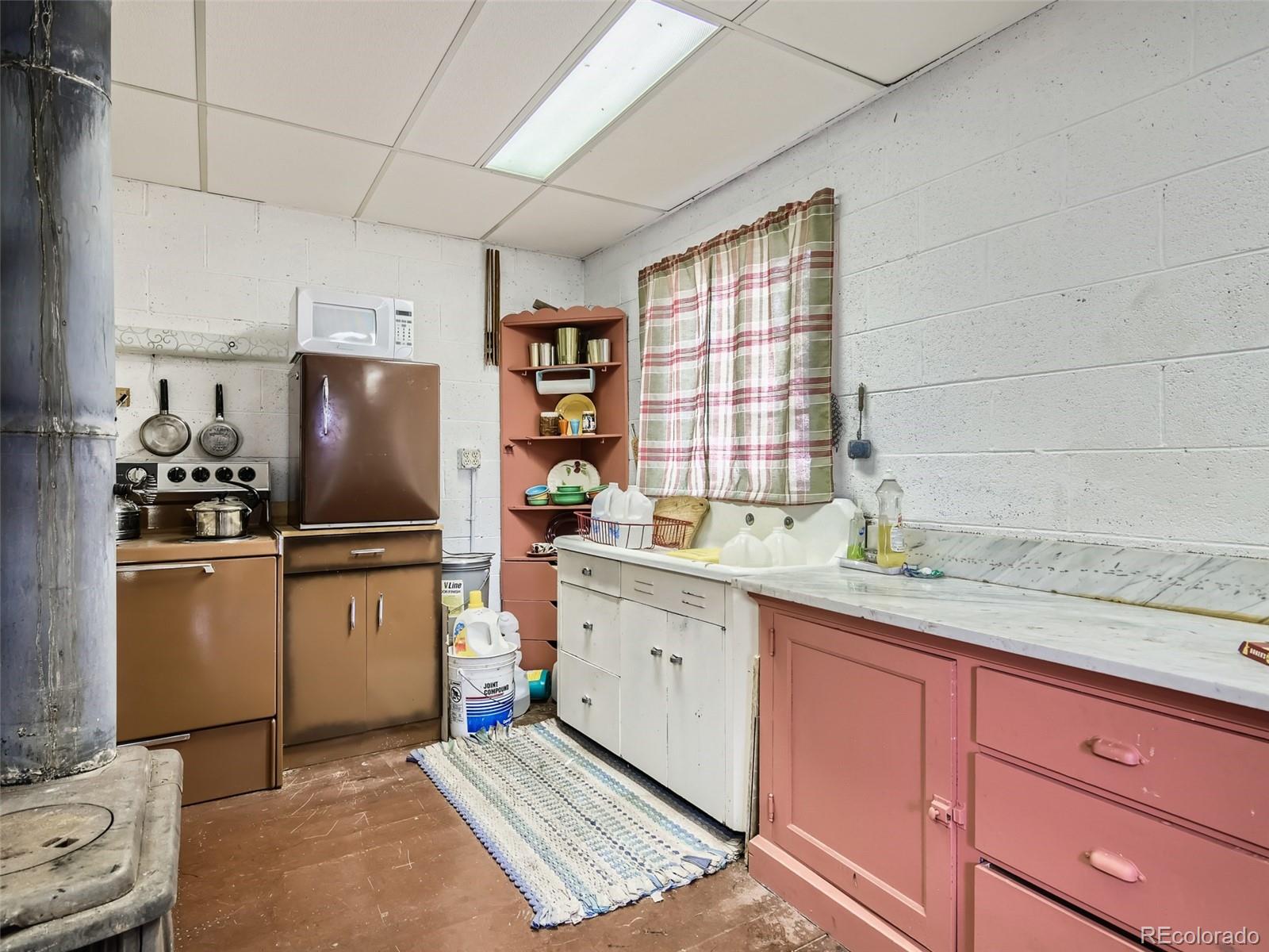 105 Royal Lane Bailey, CO 80421 - Photo 3 of 11 a kitchen with a sink stove and refrigerator