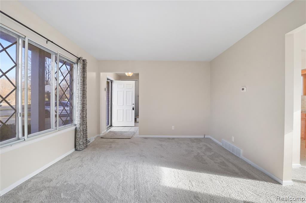 321 Terrace Drive Flushing, MI 48433 - Photo 4 of 47