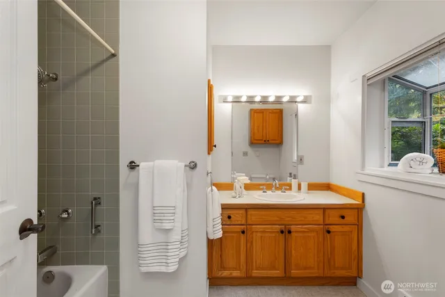 $790,000 | 6725 Northeast Sid Price Road, Poulsbo, WA 98370